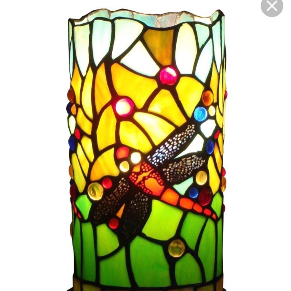 Tiffany style dragonfly lamp